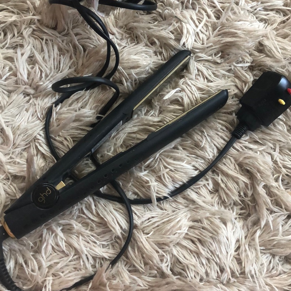 GHD gold series straightener